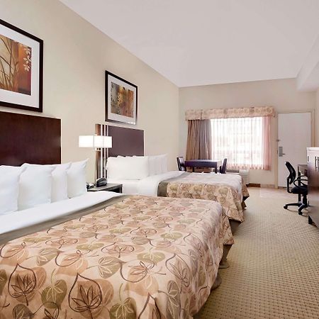 Ramada By Wyndham Lac La Biche Extérieur photo