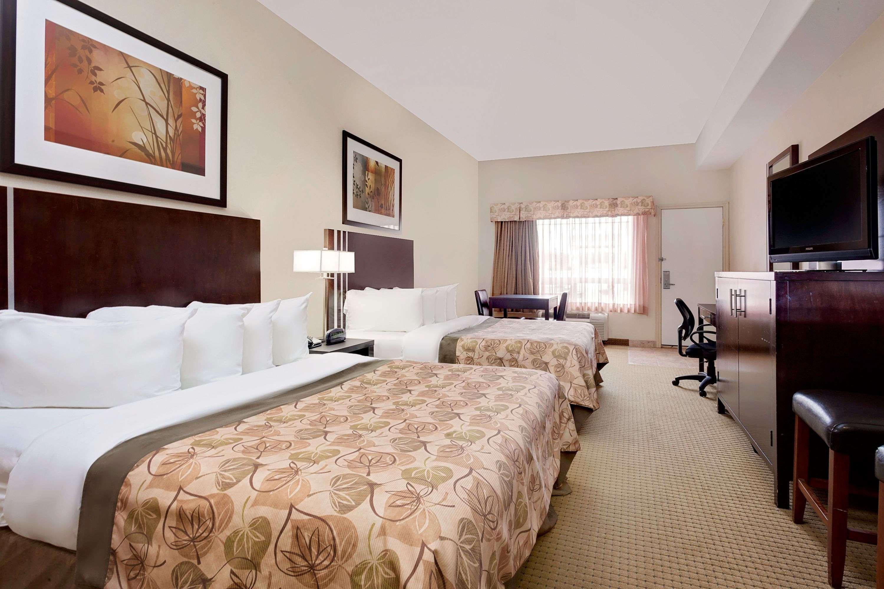 Ramada By Wyndham Lac La Biche Extérieur photo