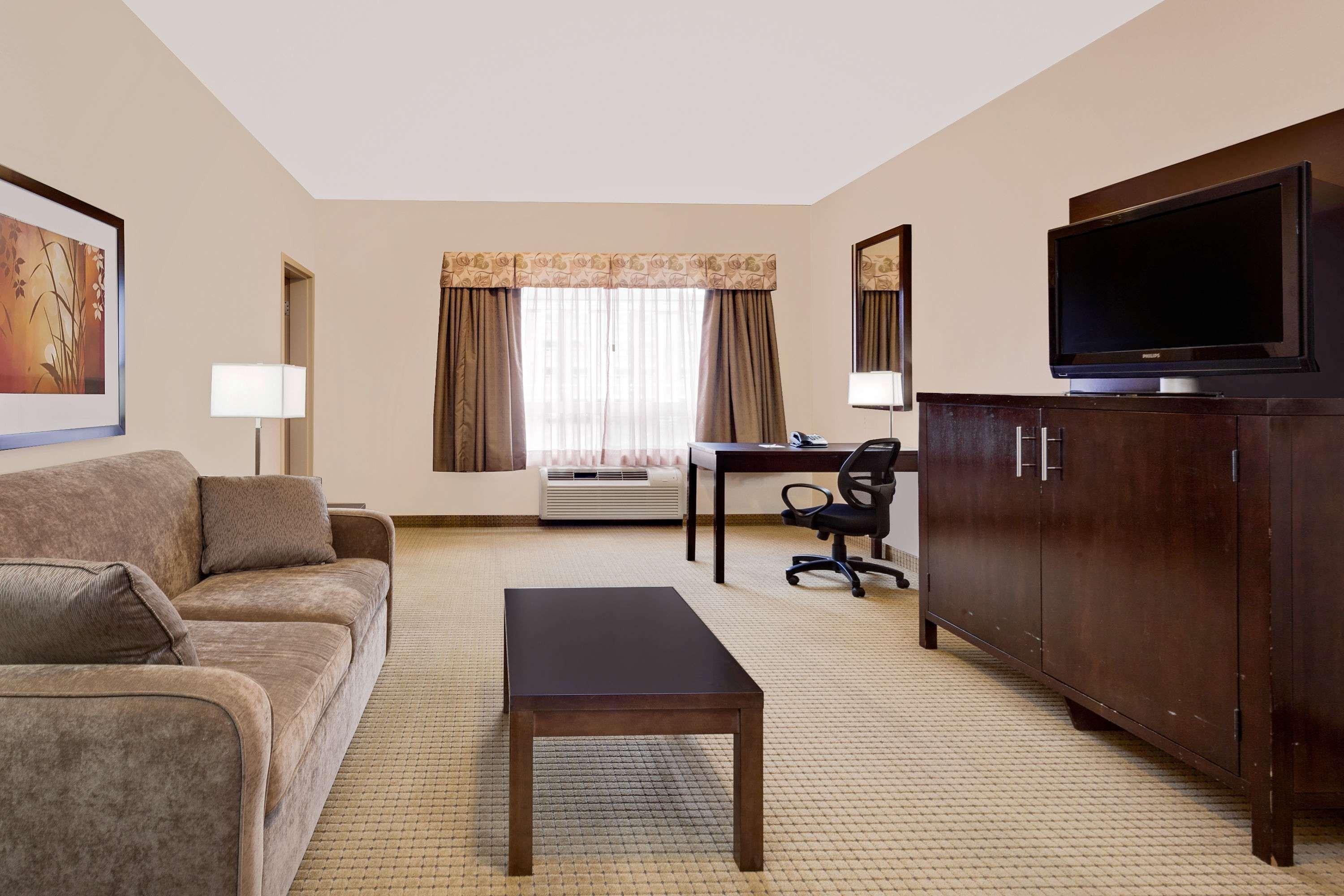 Ramada By Wyndham Lac La Biche Extérieur photo