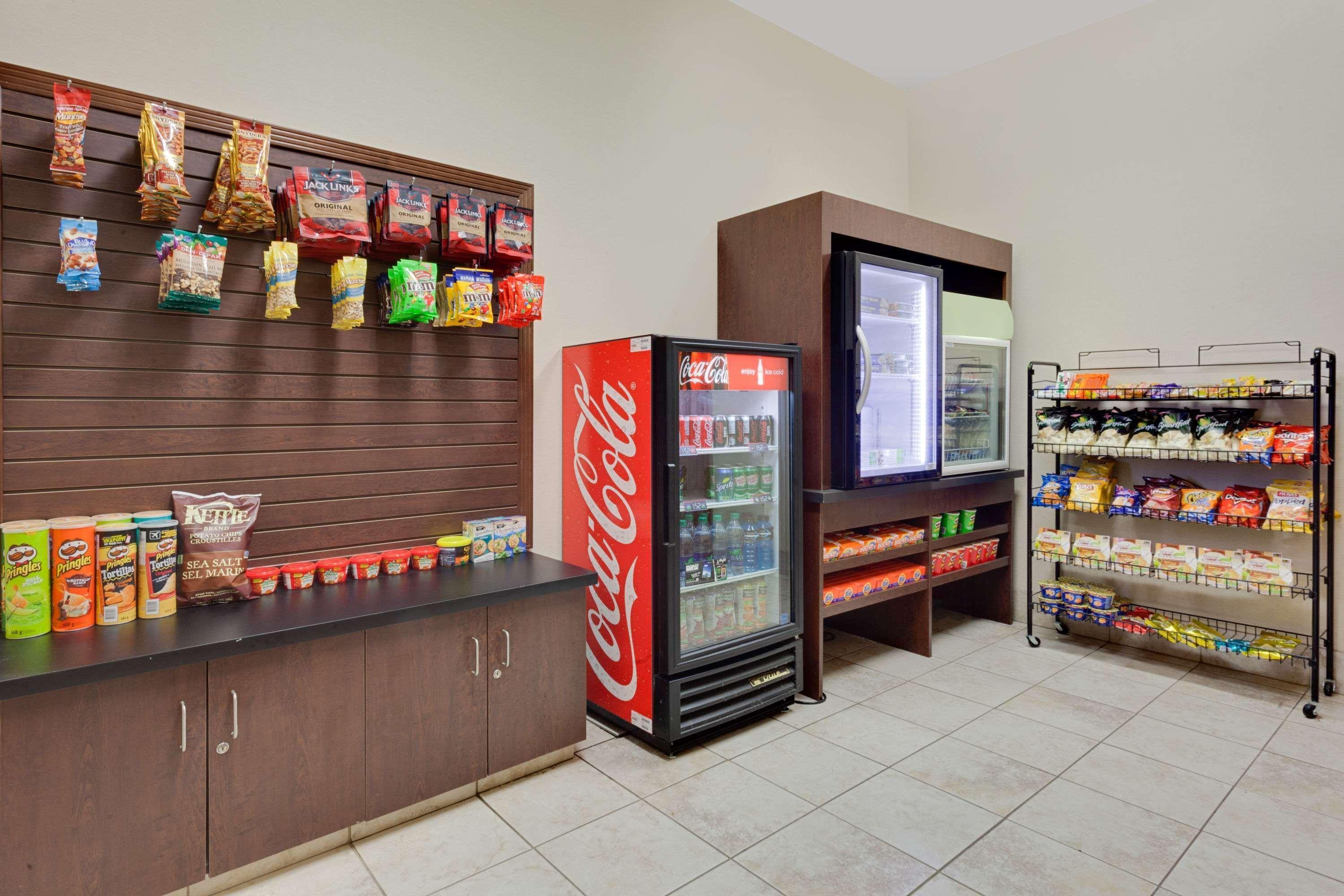 Ramada By Wyndham Lac La Biche Extérieur photo