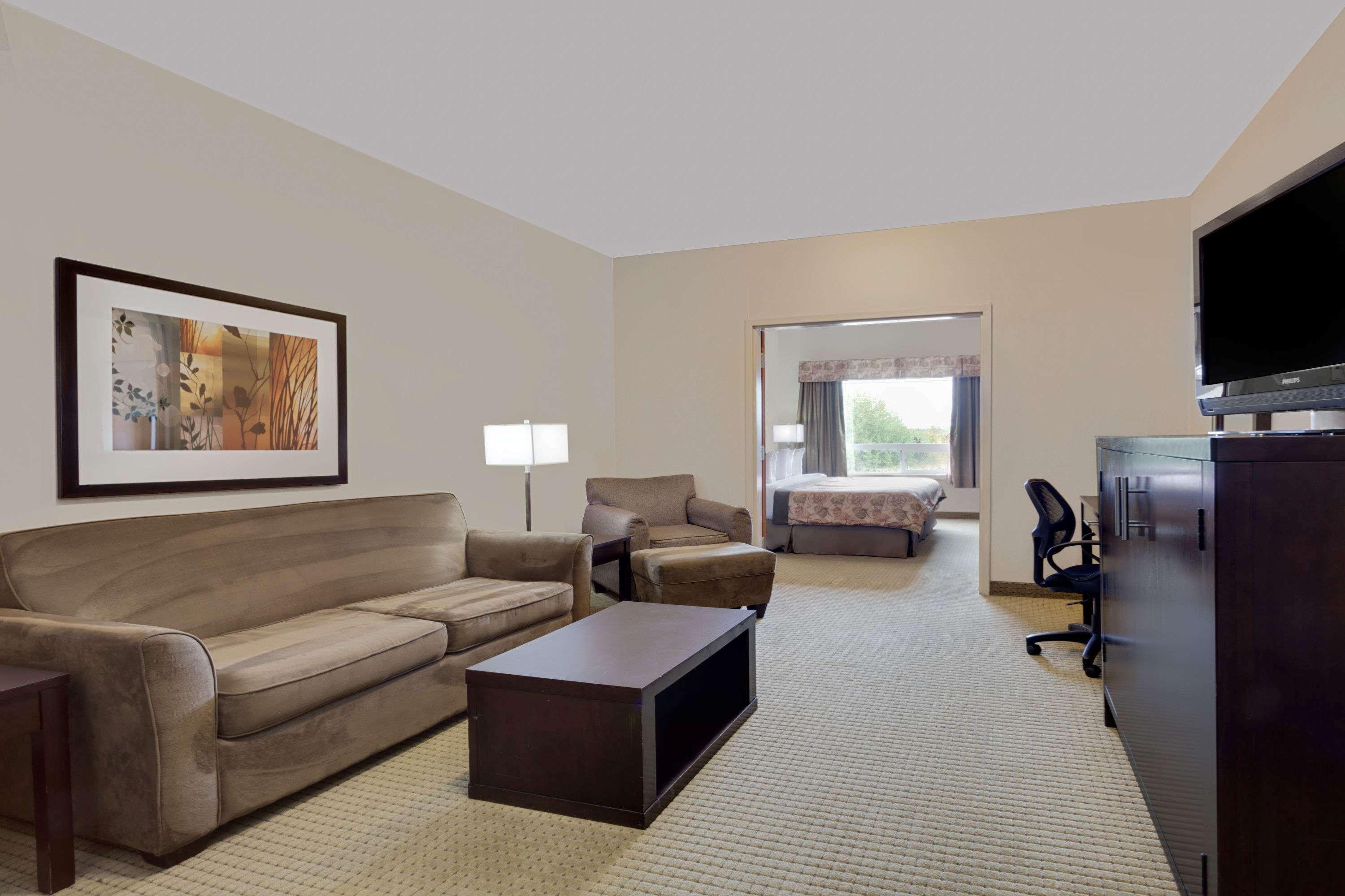 Ramada By Wyndham Lac La Biche Extérieur photo