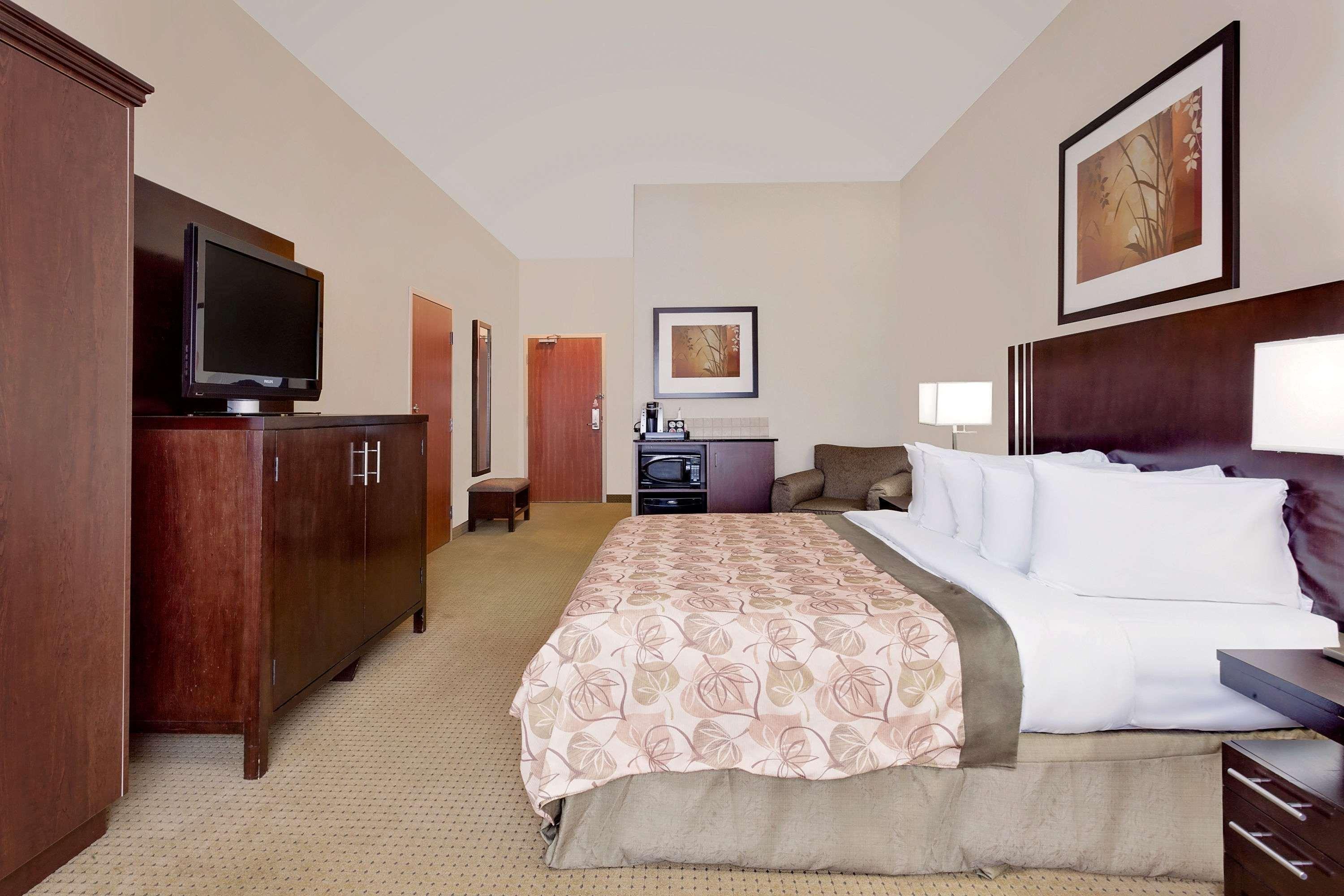 Ramada By Wyndham Lac La Biche Extérieur photo