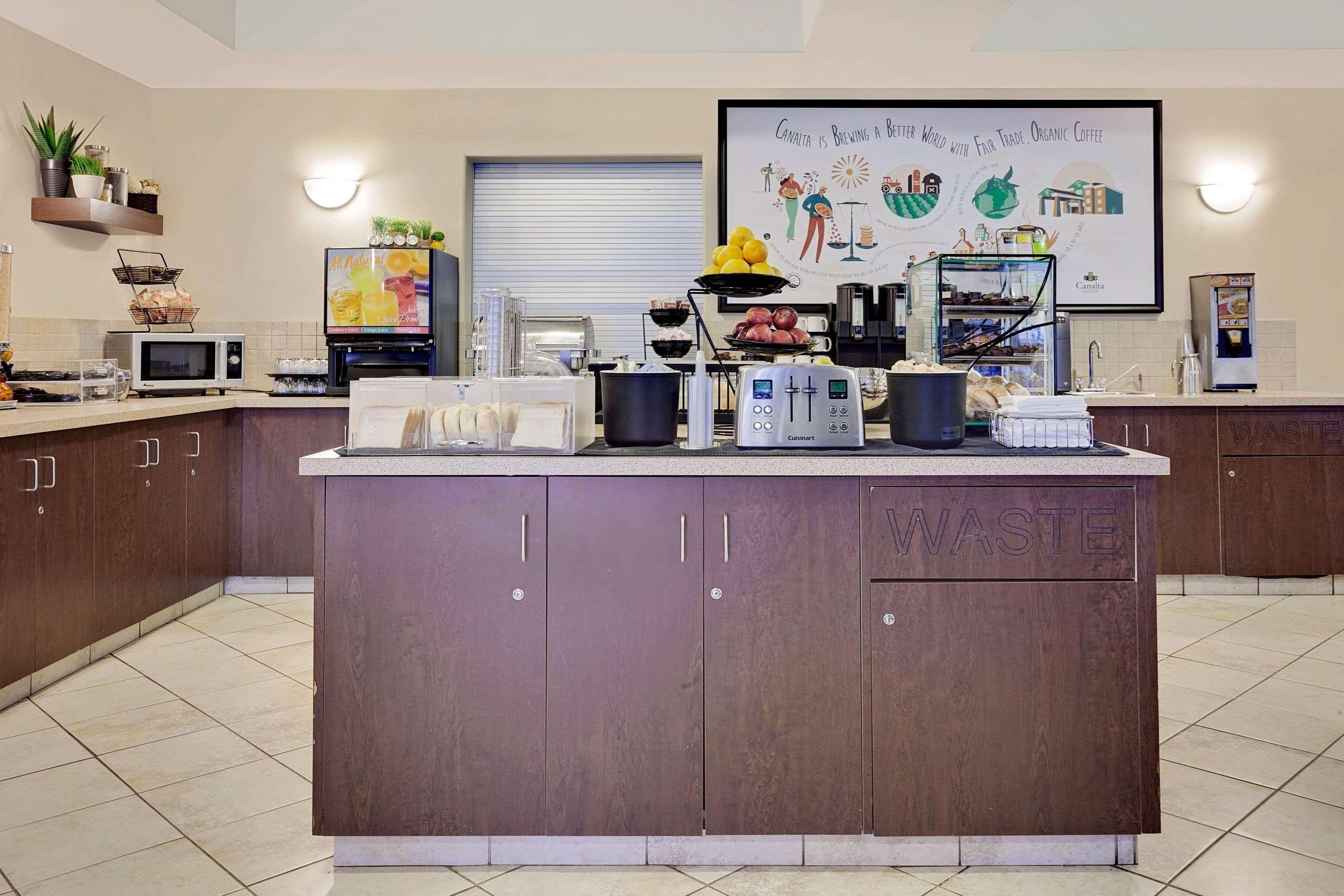 Ramada By Wyndham Lac La Biche Extérieur photo