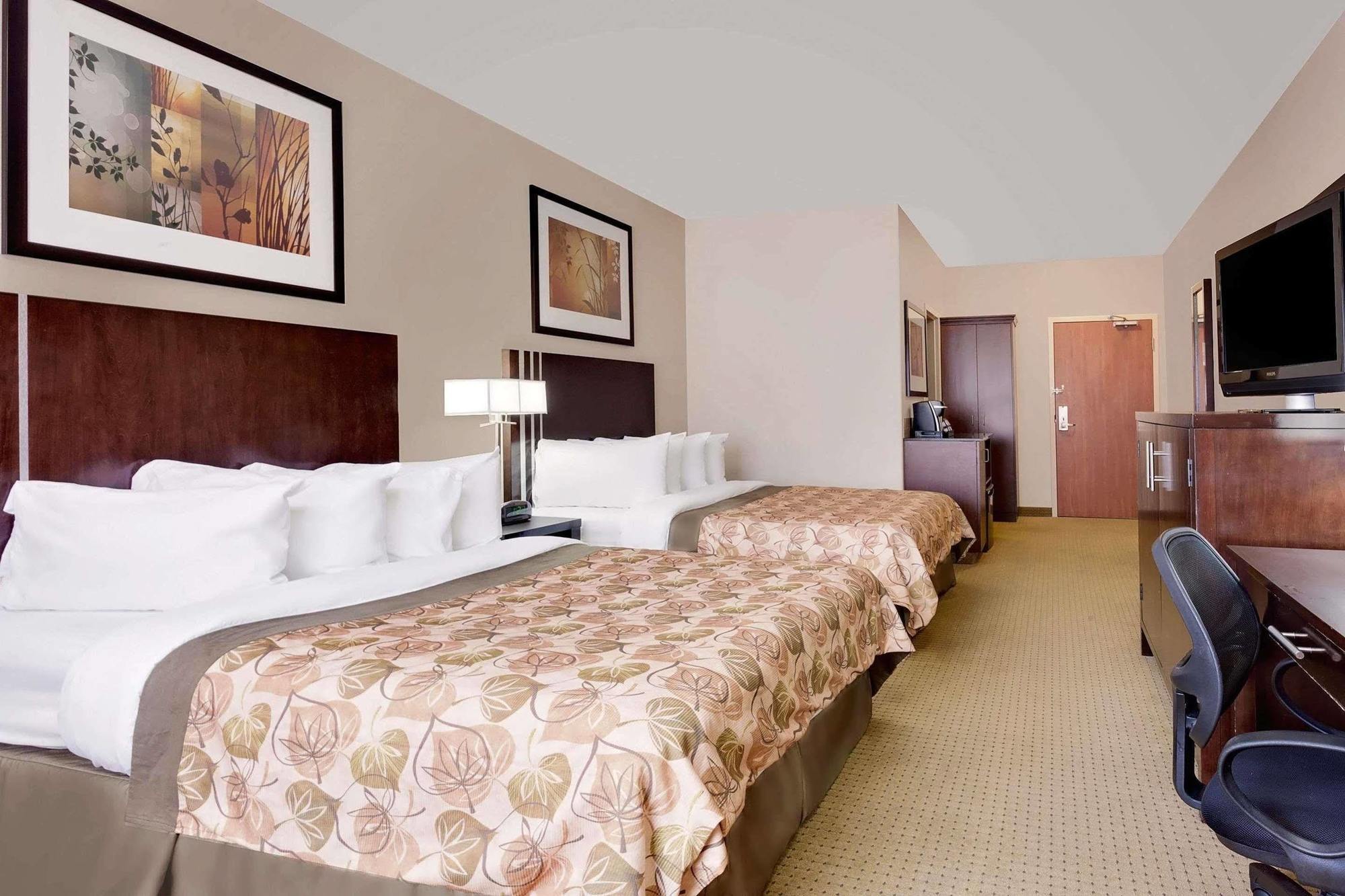 Ramada By Wyndham Lac La Biche Extérieur photo