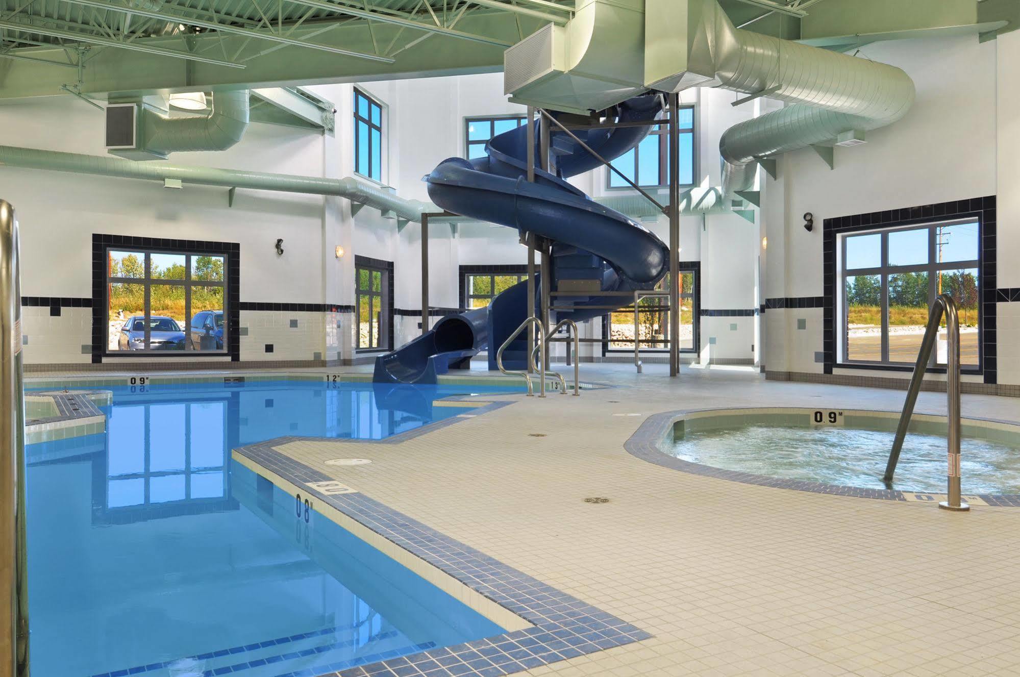 Ramada By Wyndham Lac La Biche Extérieur photo