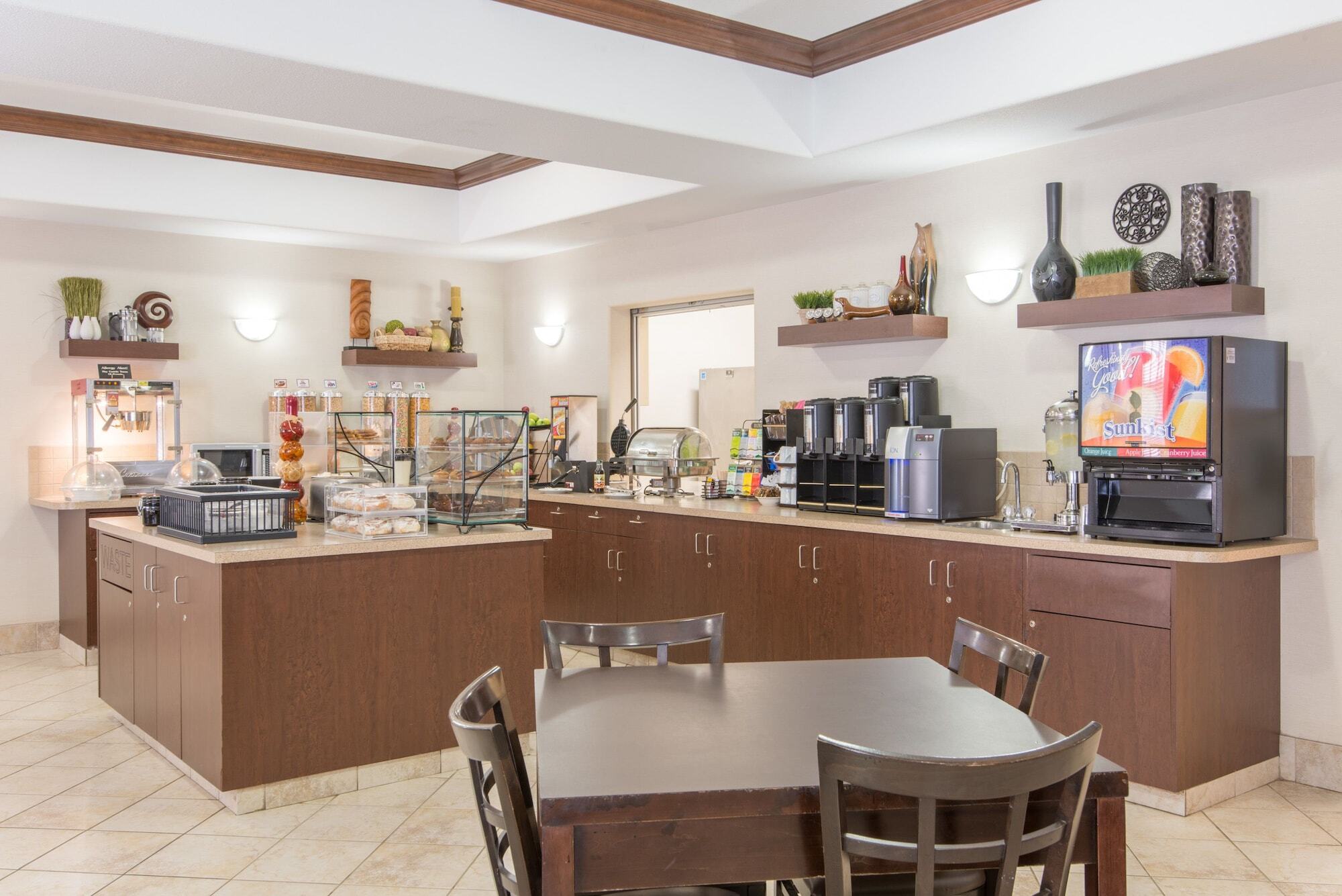 Ramada By Wyndham Lac La Biche Extérieur photo